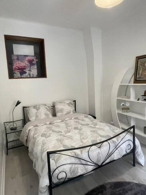 Cosy Apartment In Paris Saint-Ouen  Buitenkant foto